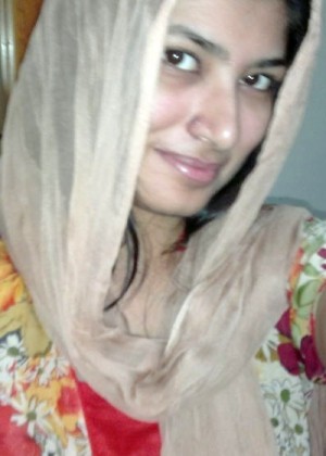 Селфи в нижнем белье симпатичной пакистанки